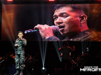 A song for fellow soldiers. Petty Officer Third Class Lorly Diatras, accompanied by the AFP Combo, showcases his vocal prowess with his rendition of “Go the Distance.”