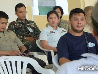 Director Alex Cortez meets with the performers from the Armed Forces of the Philippines.