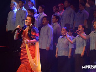 Phenomenal classical singer Gerphil Flores gives a thrilling rendition of “Pilipinas Kong Mahal.”