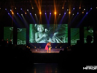Arnee Hidalgo and Sam Shoaf share a sweet moment at the Songs for Heroes 2 concert stage as they share a duet for the first time before a huge crowd.